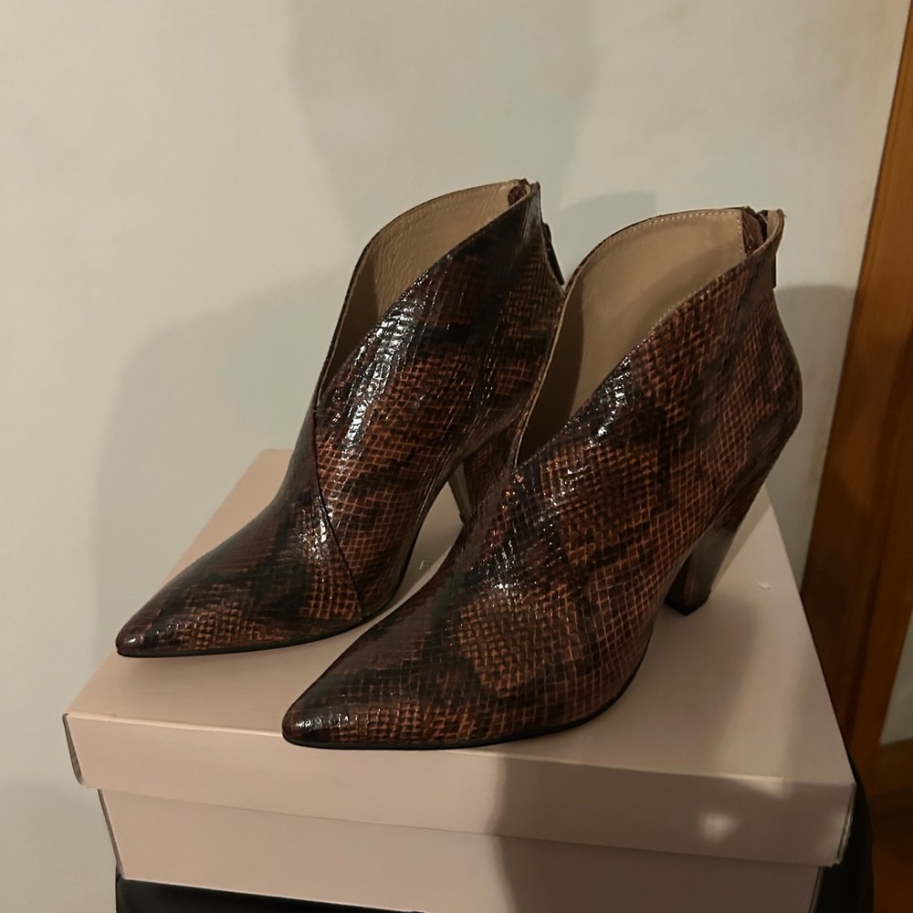 Chinese Laundry brand new never worn booties.